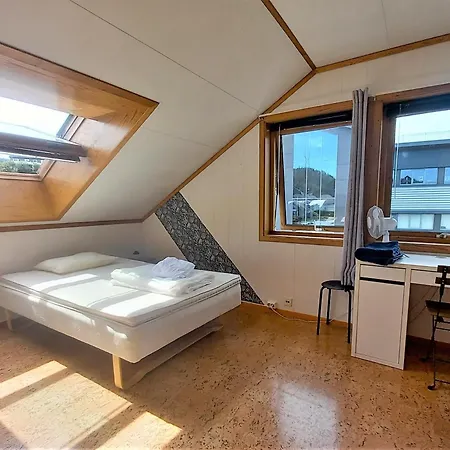 Hostal Single With Shared Spaces